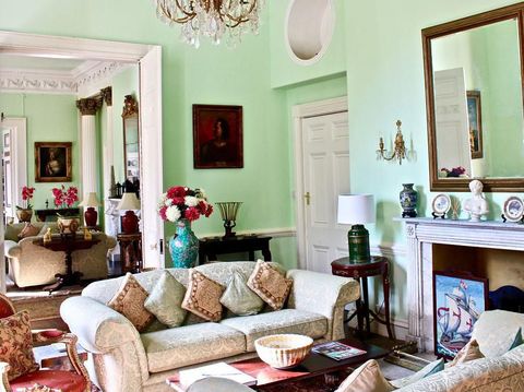 Bukan dari Keluarga Kerajaan, Wanita Ini Punya Kastil Senilai Rp 100 M