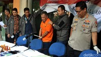 Sebelumnya, polisi meringkus sindikat penipuan properti berkedok notaris palsu dengan nilai kerugian disebut mencapai miliaran rupiah. Sindikat tersebut diketahui terdiri dari empat orang tersangka berinisial D, A, K dan H.