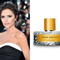 Victoria Beckham memilih parfum Room Service yang dikeluarkan oleh salah satu merek terkenal, Vilhelm Parfumerie. Parfum ini didedikasikan untukk para bintang Hollywood dan dijual dengan harga yang cukup fantastis yaitu US$ 245 Dollar atau sekitar Rp 3,4 juta. Foto: Getty Images