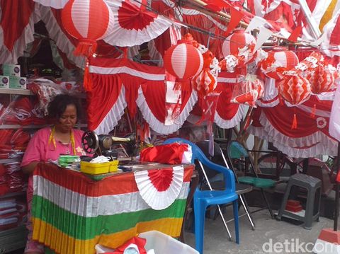 Pedagang di Kampung Bendera Surabaya/