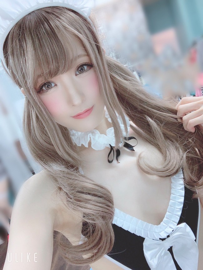 Dalam foto lamamu, ada kesedihan dalam ekspresimu tapi di foto yang baru, benar-benar berubah dan kamu punya tampilan yang damai dan relaks. Tidak ada yang lebih cantik dari pada percaya diri, tulis yang lain. Foto: Twitter @SaLA_cos