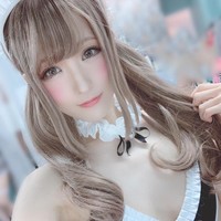 Dalam foto lamamu, ada kesedihan dalam ekspresimu tapi di foto yang baru, benar-benar berubah dan kamu punya tampilan yang damai dan relaks. Tidak ada yang lebih cantik dari pada percaya diri, tulis yang lain. Foto: Twitter @SaLA_cos