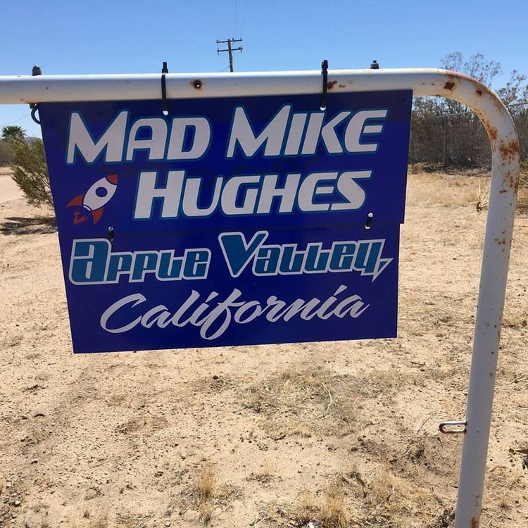 Mike Hughes, sang penganut bumi datar