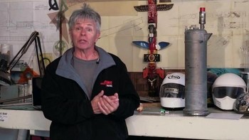 Saya akan membungkam mulut mereka (yang percaya Bumi itu bulat), kata Mike. Foto: Facebook