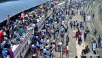 Kereta di Bangladesh Disemuti Warga saat Idul Adha