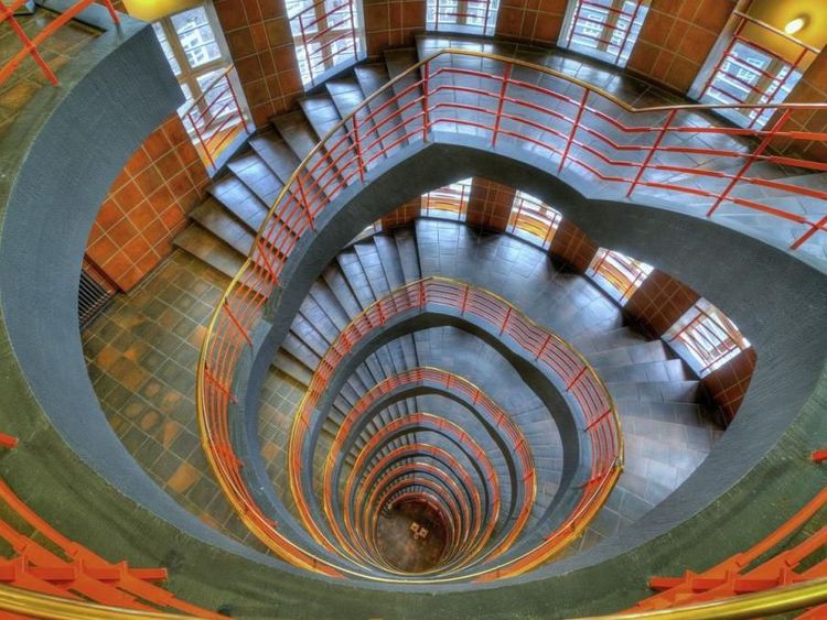 15 Potret Desain Tangga Unik dan Keren di Dunia