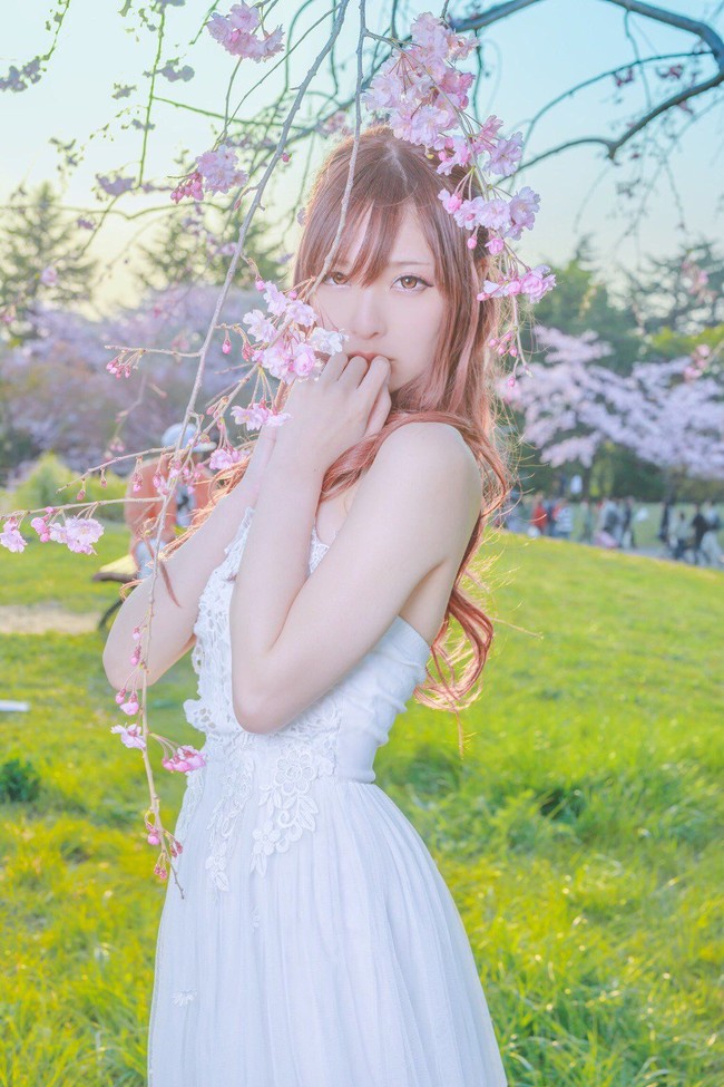 Dalam sebuah unggahan terbaru, SaLA mengungkap masa lalunya. Diakui SaLA jika dulu ia sering di-bully karena penampilan. Dalam foto memang terlihat jika SaLA belum mengenal makeup. Foto: Twitter @SaLA_cos