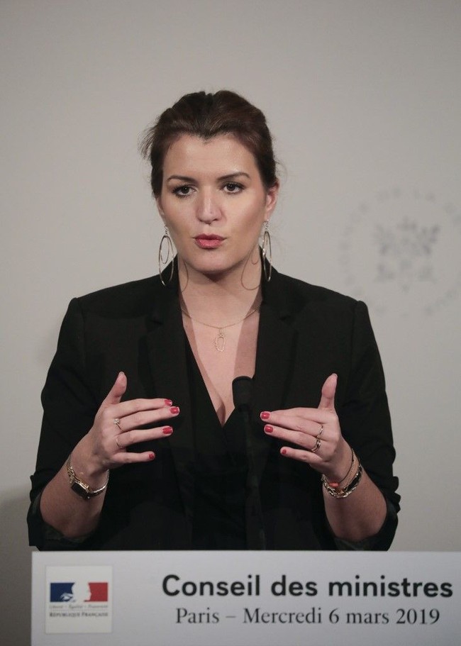 Menteri Kesetaraan Gender  Prancis Marlène Schiappa yang dikenal sebagai salah satu menteri berparas cantik ini menyebut dirinya sebagai sapiosexual. Sapiosexual adalah istilah untuk menjelaskan seseorang yang tertarik secara seksual kepada mereka yang berintelegensi tinggi dibanding karakteristik lainnya. Foto: Dok. AFP