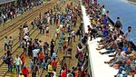 Kereta di Bangladesh Disemuti Warga saat Idul Adha