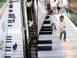 15 Potret Desain Tangga Unik dan Keren di Dunia