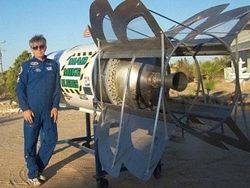 Terbang Naik Roket Sendiri, Pria Ini Ingin Buktikan Bumi Datar