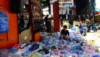 Aktivitas pasar tetap ramai jelang Idul Adha di tengah kehidupan yang sulit lantaran krisis ekonomi, politik dan sosial. Foto: Dok. Str/Xinhua