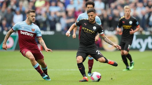 Man City berada di puncak klasemen usai menang 5-0 atas West Ham.