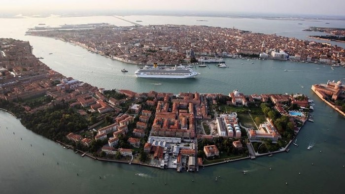 Kapal Pesiar di Venesia