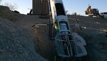 Pada 2014 pun dia berhasil membuat roket berawak pertamanya, walaupun hanya yang dapat terbang sejauh 400 m. Foto: Facebook