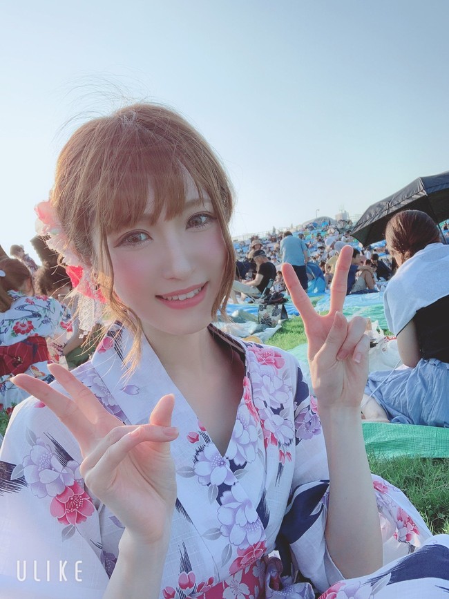 SaLA adalah salah satu cosplayer populer di Jepang. Beberapa waktu lalu, ia bikin netizen tercengang ketika memamerkan foto jadulnya. Foto: Twitter @SaLA_cos