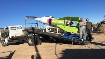 Mereka (NASA) belum pernah mengirim manusia ke luar angkasa. Sudah ada 20 badan antariksa di Amerika, tapi saya yang akan menempatkan manusia ke dalam roket dan meluncurkannya, pungkas Mike. Foto: Facebook