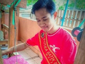 Tenun dan Air Terjun yang Jadi Kebanggaan Orang Donggala