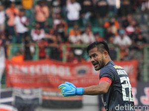 Momen Aksi Umpan Kalajengking yang Bikin Andritany Disorot Dunia