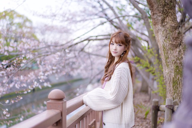 Kamu selalu orang yang baik. Orang-orang di sekitarmu tidak sadar bahwa kamu selalu cantik dan kamu hanya menjadi semakin cantik, Bahkan di foto lamamu, selama kamu orang yang baik, tidak ada yang salah dengan gadis sepertimu, Yang paling penting adalah kamu punya hati yang baik dan pikiran yang sehat, tulis netizen. Foto: Twitter @SaLA_cos