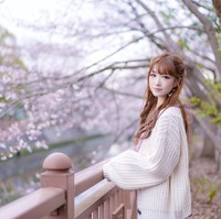 Kamu selalu orang yang baik. Orang-orang di sekitarmu tidak sadar bahwa kamu selalu cantik dan kamu hanya menjadi semakin cantik, Bahkan di foto lamamu, selama kamu orang yang baik, tidak ada yang salah dengan gadis sepertimu, Yang paling penting adalah kamu punya hati yang baik dan pikiran yang sehat, tulis netizen. Foto: Twitter @SaLA_cos