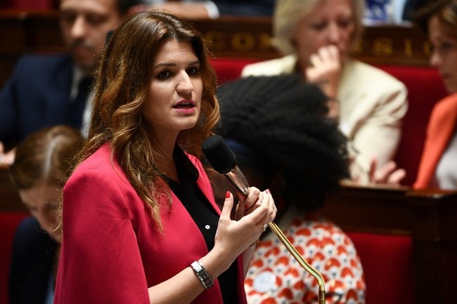 Pernyataan bahwa dirinya sebagai sapioseksual ini terungkap dalam sebuah wawancaranya di koran Le Journal du Dimanche. Ketika itu, Marlène Schiappa berbicara mengenai bukunya Pas Plus de 4 Heures de Sommeil, Not More Than 4 Hours Sleep. Memuat mengenai seorang wanita yang menyukai mantan Perdana Menteri Prancis Alain Juppe, ia pun ditanya apakah melihat pria tersebut sebagai pria seksi. Marlene pun menyetujuinya dan berkata bahwa ia sapiosexual. Foto: Dok. AFP