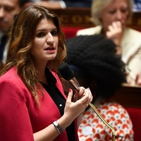 Pernyataan bahwa dirinya sebagai sapioseksual ini terungkap dalam sebuah wawancaranya di koran Le Journal du Dimanche. Ketika itu, Marlène Schiappa berbicara mengenai bukunya Pas Plus de 4 Heures de Sommeil, Not More Than 4 Hours Sleep. Memuat mengenai seorang wanita yang menyukai mantan Perdana Menteri Prancis Alain Juppe, ia pun ditanya apakah melihat pria tersebut sebagai pria seksi. Marlene pun menyetujuinya dan berkata bahwa ia sapiosexual. Foto: Dok. AFP
