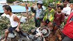 Evakuasi Korban Longsor di Myanmar