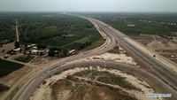 Ini adalah pemandangan dari udara jalan tol Sukkur-Multan di Multan Pakistan tengah. Tol ini dibangun oleh China State Construction Engineering Corporation. Foto: Dok. Xinhua/Ahmad Kamal