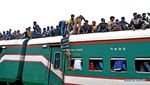 Kereta di Bangladesh Disemuti Warga saat Idul Adha