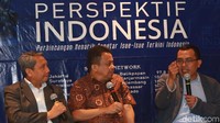 Para pembicara memaparkan pendapatnya.