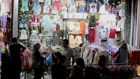 Jika tak melihat orang yang berdagang, pasar-pasar grosir ini tampak seperti suasana di Pasar Tanah Abang, Jakarta. Foto: Dok. Xinhua/Khalil Dawood