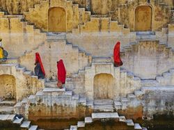 15 Potret Desain Tangga Unik dan Keren di Dunia