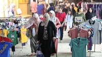 Bagaimana? Suasana pasar-pasarnya cukup mirip dengan yang ada di Tanah Abang, bukan? Foto: Dok. Xinhua/Khalil Dawood