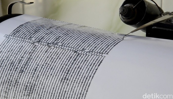Seismograf, alat pencatat getaran gempa. Ilustrasi gempa bumi
