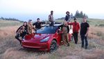 Nekat, Perempuan Ini Permak Tesla Jadi Pikap