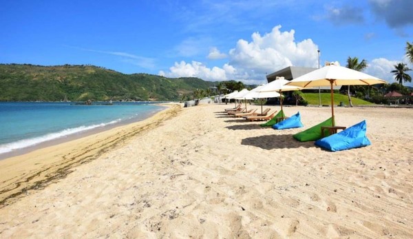 Pantai-pantai cantik, bisa traveler temukan di Mandalika. Selain itu, KEK ini juga menjadi tuan rumah MotoGP 2021 lho (Kementerian PUPR) Pantai-pantai cantik, bisa traveler temukan di Mandalika. Selain itu, KEK ini juga menjadi tuan rumah MotoGP 2021 lho (Kementerian PUPR)