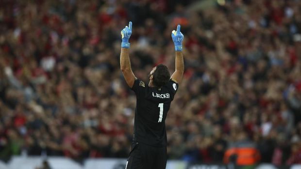 Alisson kemungkinan besar bakal bermain pada laga MU vs Liverpool.