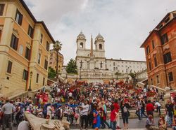 15 Potret Desain Tangga Unik dan Keren di Dunia