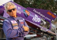 Mike Hughes, sang penganut bumi datar yang ingin membuktikan bahwa bumi itu tidak bulat.