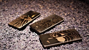 Pemilihan untuk mengukir melalui bagian dalam penampang juga ditujukan agar permukaan produk tetap halus dan nyaman digenggam. Proses produksi kolaboratif yang detail ini dilakukan dalam waktu satu bulan penuh dan menjadi tantangan tersendiri bagi OPPO maupun ketiga seniman. Foto: Adi Fida Rahman/detikINET