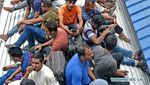 Kereta di Bangladesh Disemuti Warga saat Idul Adha