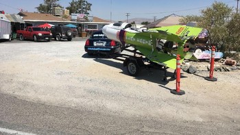 Roketnya yang diderek oleh mobil jenis limosin. Foto: Facebook