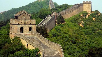 Tangga Tembok Besar China, Huairou, China. Hampir semua keseluruhan Tembok Besar China Tiongkok adalah tangga berukuran besar. Foto: via Brainberries