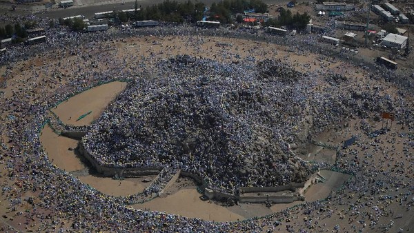 Melihat Jamaah Haji Wukuf di Arafah Dari Ketinggian