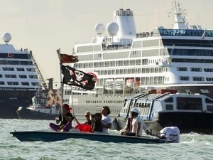 7 Kapal Pesiar Mewah dan Terbesar di Dunia