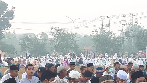 Salat Idul Adha di Pekanbaru dikepung kabut asap imbas karhutla.