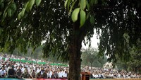 Para jemaah memadati Lapangan Astrid Kebun Raya Bogor untuk menunaikan salat Idul Adha 1440 H atau 2019 Masehi.