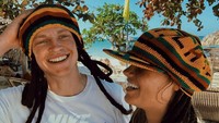 Muka mereka berdua happy banget saat di Jamaica (Instagram/frenkiedejong)