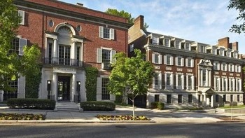 1. Rumah Mewah Bekas Museum: Bezos punya sebuah rumah di Washington yang dulunya adalah museum tekstil. Dia menghabiskan USD 23 juta membelinya pada tahun 2016. Kabarnya setelah renovasi, rumah itu punya 11 kamar, 25 kamar mandi, 5 ruang tamu dan 2 lift. Foto: istimewa